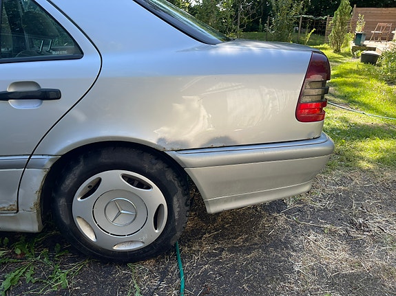 Mercedes-Benz C180 5 of 5