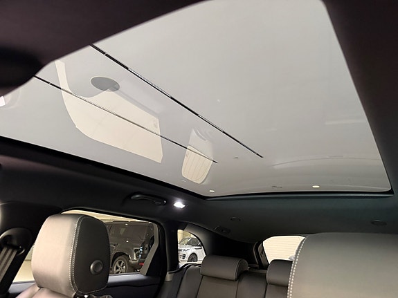 Land Rover Range Rover Velar 15 of 23