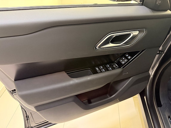 Land Rover Range Rover Velar 9 of 23