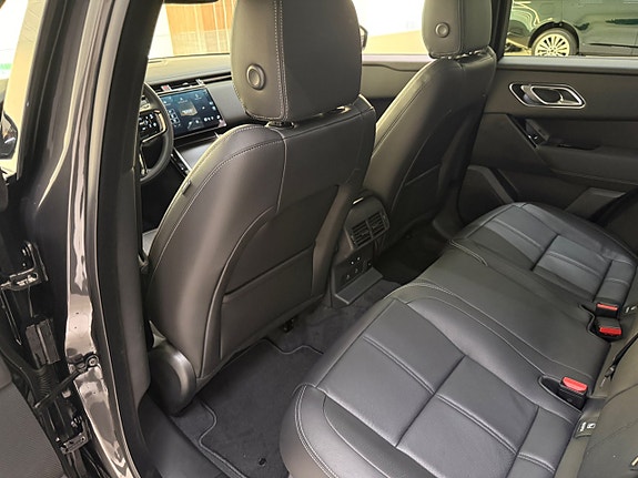 Land Rover Range Rover Velar 18 of 23
