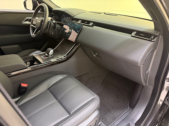 Land Rover Range Rover Velar 20 of 23