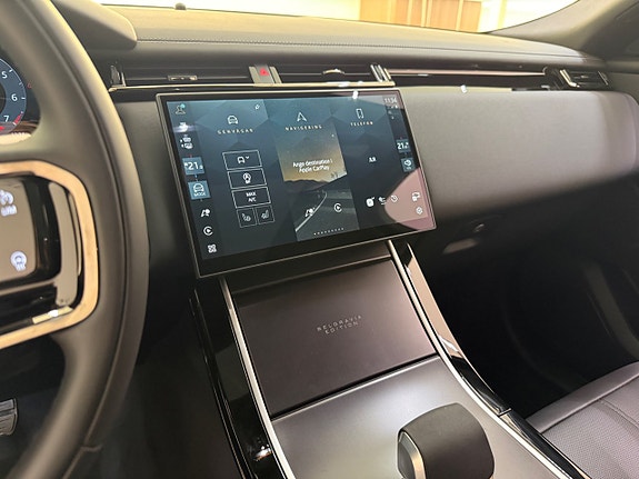 Land Rover Range Rover Velar 12 of 23