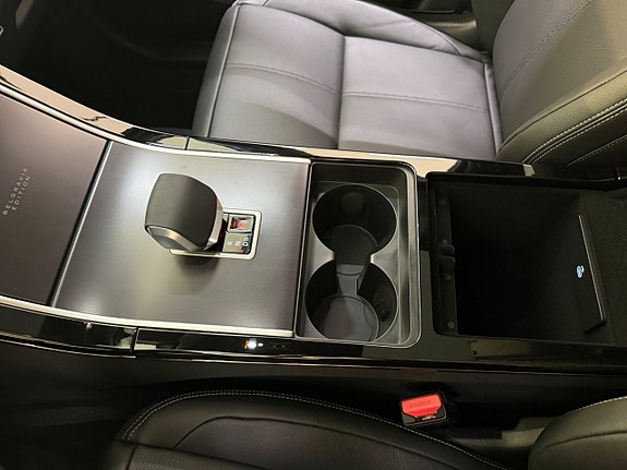 Land Rover Range Rover Velar 14 of 23