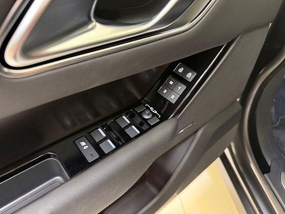 Land Rover Range Rover Velar 10 of 23