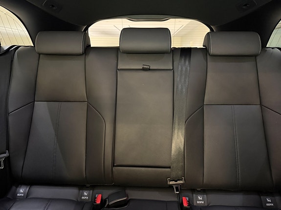 Land Rover Range Rover Velar 16 of 23