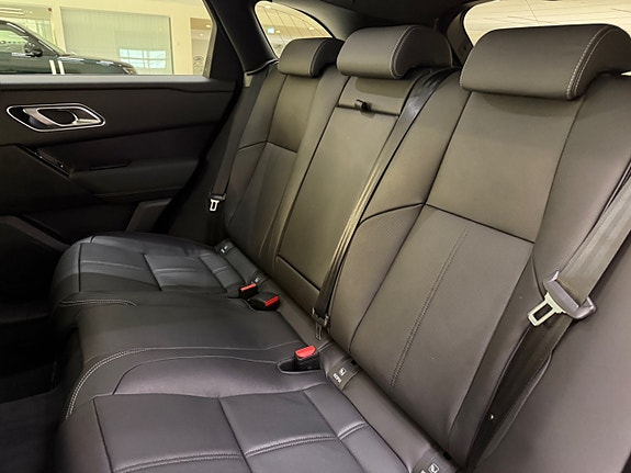 Land Rover Range Rover Velar 17 of 23