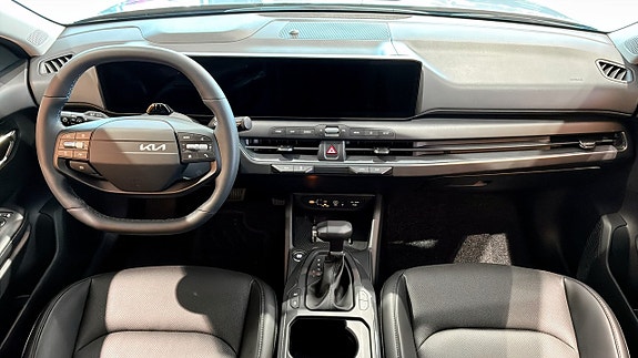 Kia K4 4 of 5