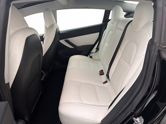 Tesla Model 3 27 of 30