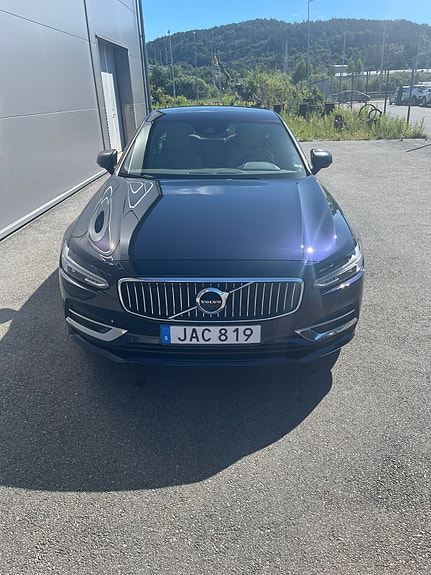Volvo S90 2 of 5