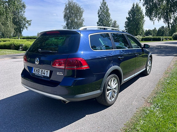 Volkswagen Passat Alltrack 3 of 5