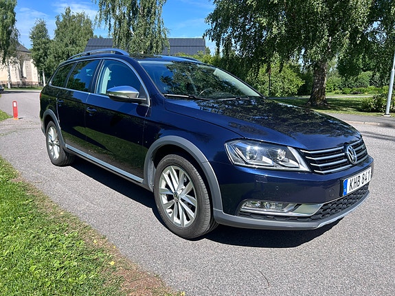 Volkswagen Passat Alltrack 2 of 5