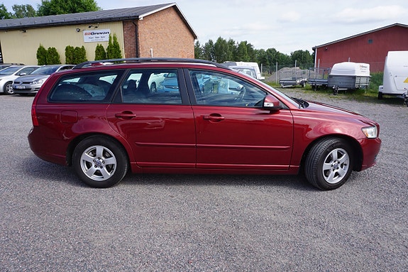 Volvo V50 2 of 5