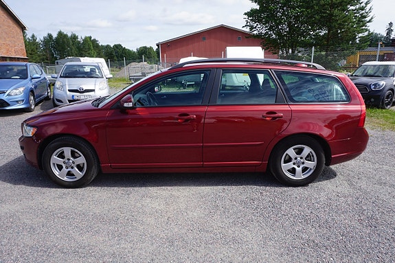 Volvo V50 4 of 5