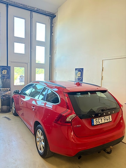 Volvo V60 4 of 5