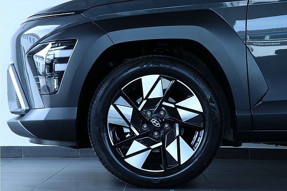 Hyundai Kona 2 of 5