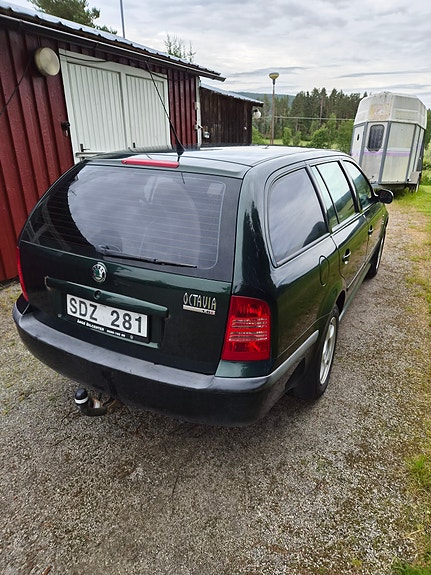 Skoda Octavia 2 of 5
