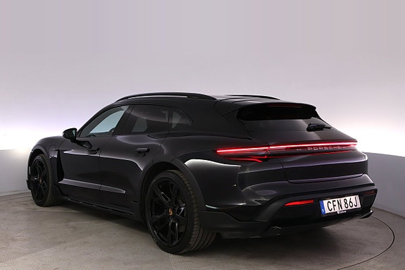 Porsche Taycan Cross Turismo 4 of 5