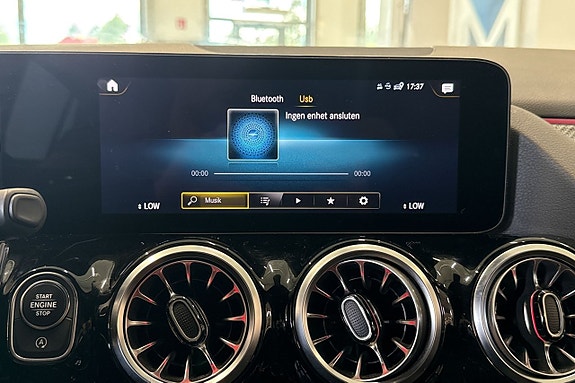 Mercedes-Benz GLA200 d 15 of 27