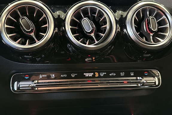 Mercedes-Benz GLA200 d 17 of 27