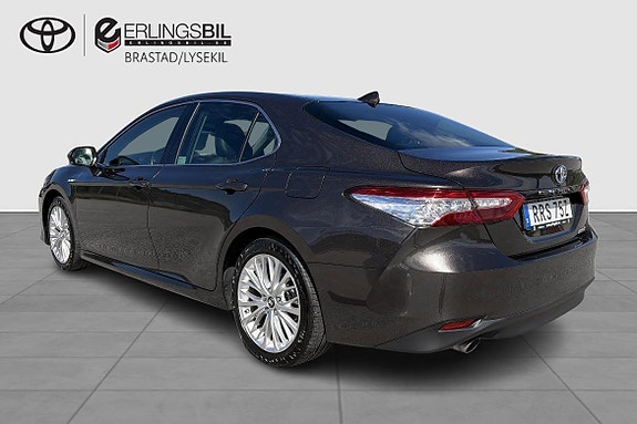 Toyota Camry 2 of 5