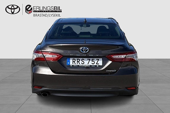 Toyota Camry 4 of 5