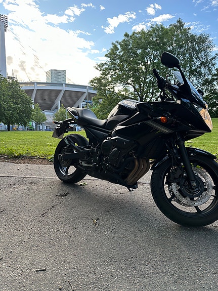 Yamaha XJ6 Diversion 2 of 3