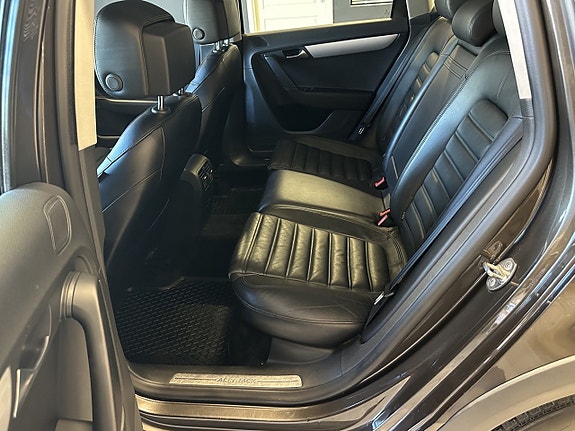 Volkswagen Passat Alltrack 19 of 21