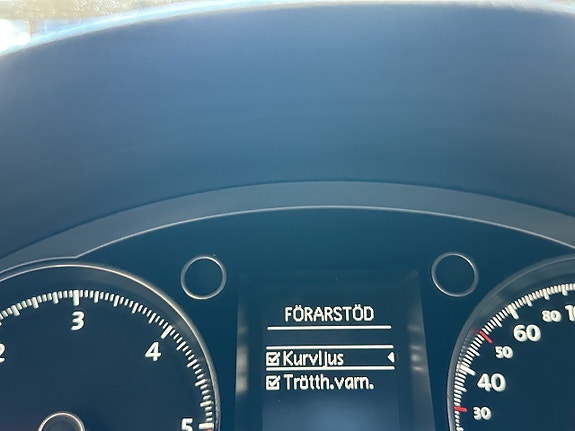 Volkswagen Passat Alltrack 9 of 21