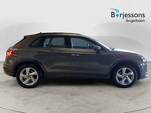 Audi Q3 2 of 5
