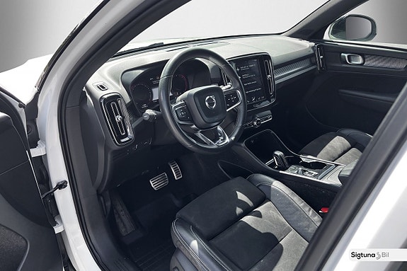 Volvo XC40 19 of 30