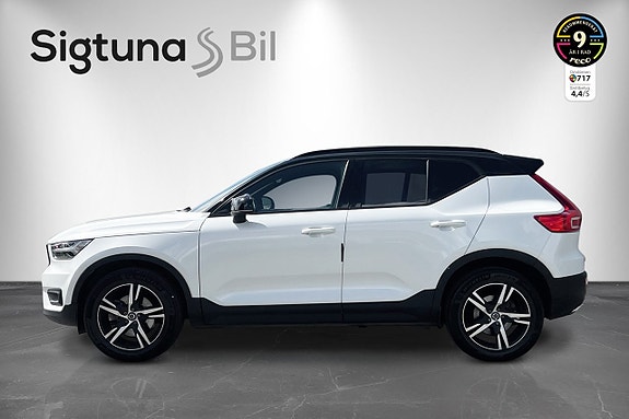 Volvo XC40 2 of 30