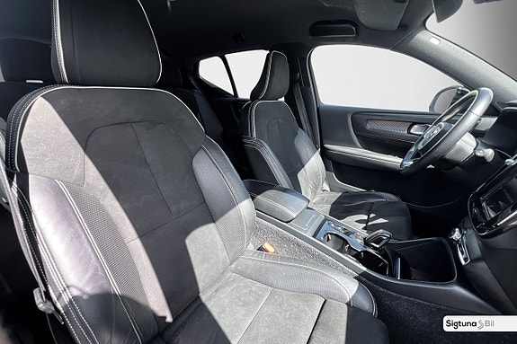 Volvo XC40 16 of 30