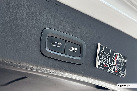 Volvo XC40 12 of 30