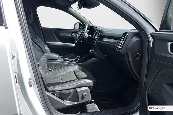 Volvo XC40 15 of 30