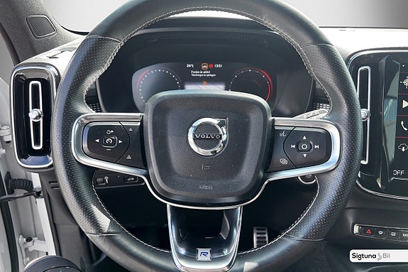 Volvo XC40 21 of 30