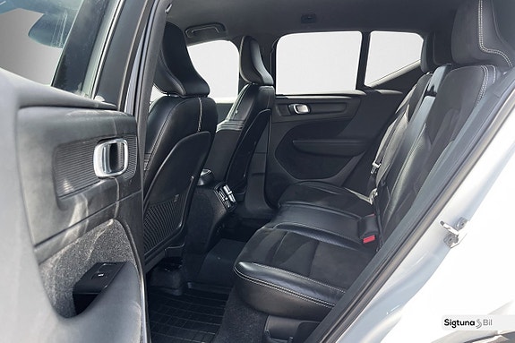 Volvo XC40 10 of 30