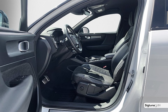 Volvo XC40 9 of 30