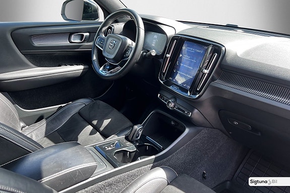Volvo XC40 17 of 30