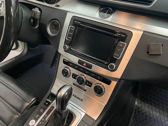 Volkswagen Passat Alltrack 17 of 23