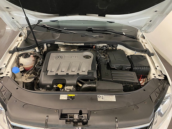 Volkswagen Passat Alltrack 18 of 23