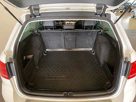 Volkswagen Passat Alltrack 10 of 23
