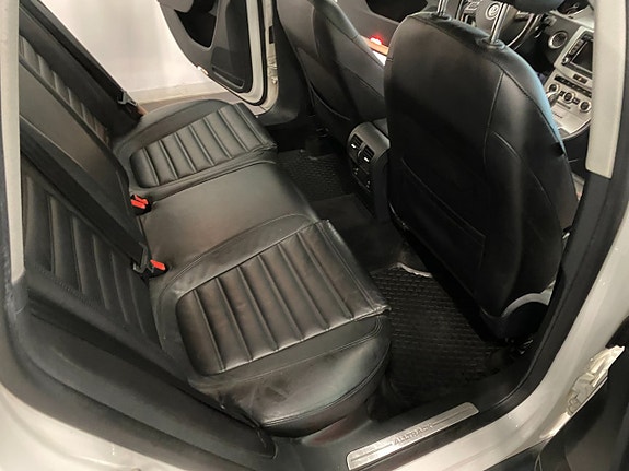 Volkswagen Passat Alltrack 15 of 23