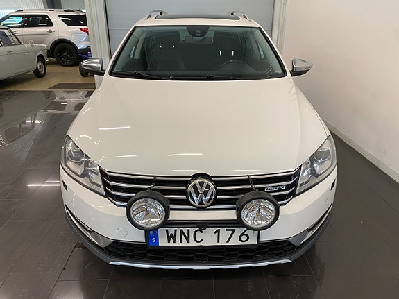Volkswagen Passat Alltrack 4 of 5