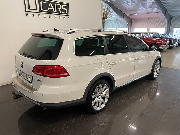 Volkswagen Passat Alltrack 3 of 5