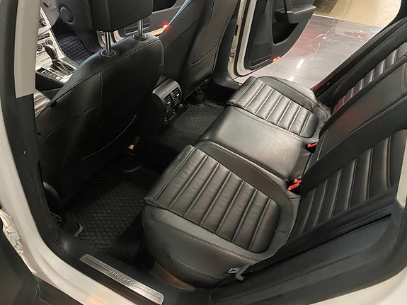 Volkswagen Passat Alltrack 14 of 23