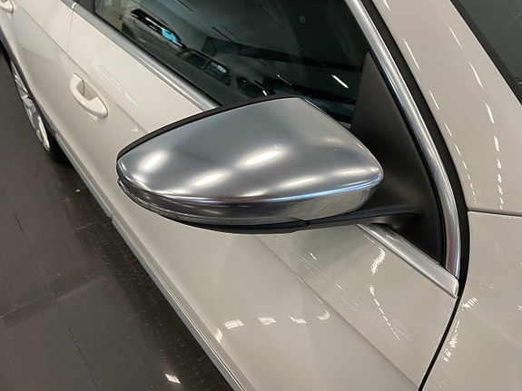 Volkswagen Passat Alltrack 19 of 23