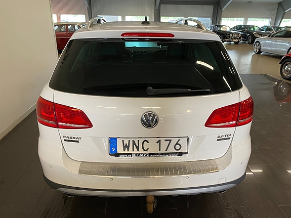 Volkswagen Passat Alltrack 7 of 23