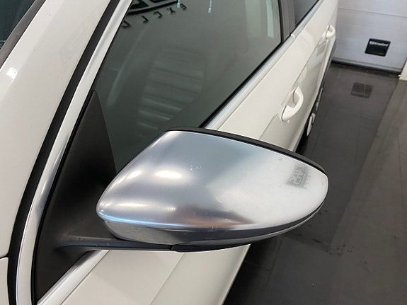 Volkswagen Passat Alltrack 21 of 23