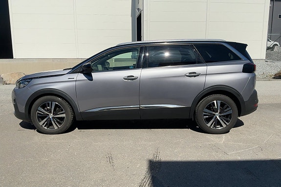 Peugeot 5008 2 of 5