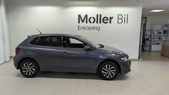 Volkswagen Polo 2 of 5